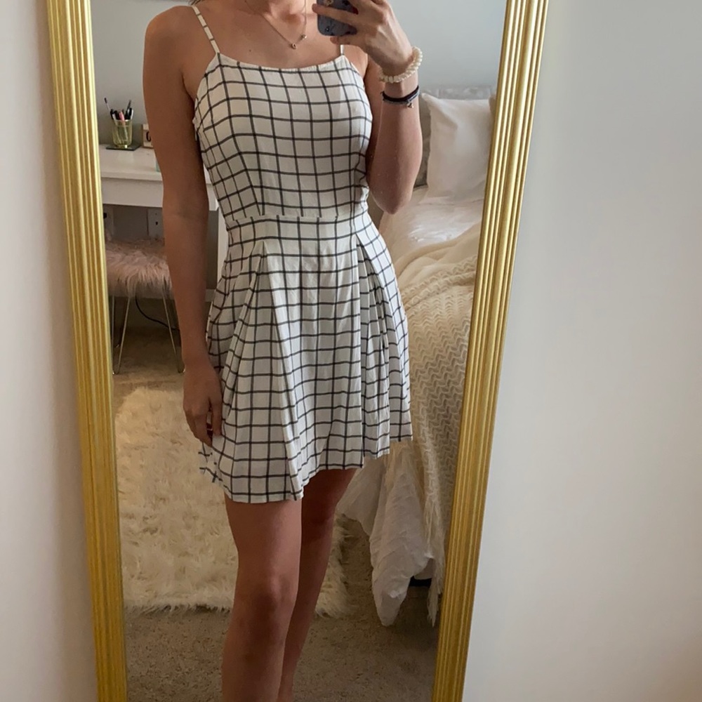 black and white pattern dress